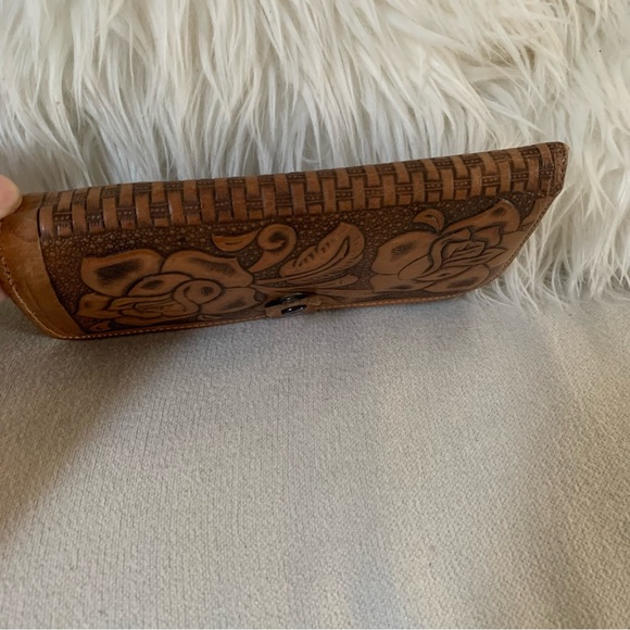 Vintage Tooled Leather Rose Floral Zipper Mirror Wallet - Picture 9 of 11